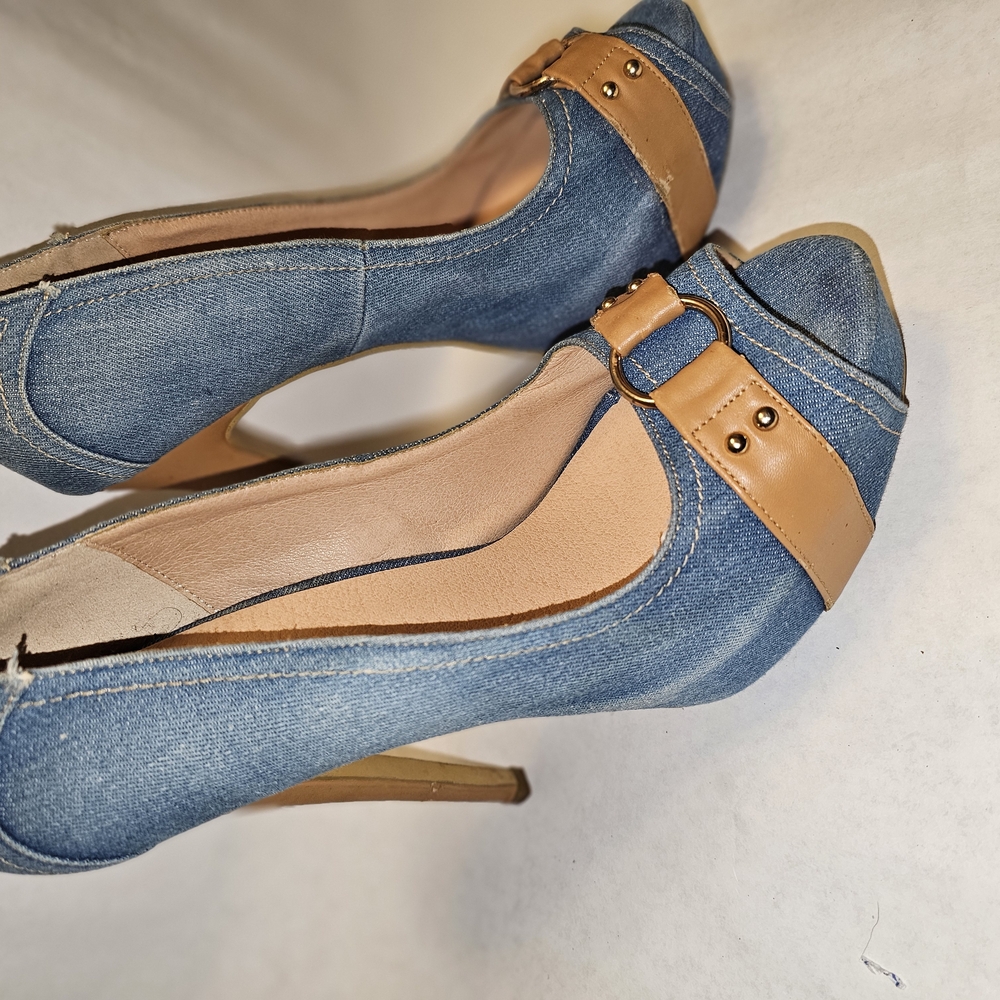 Stylish Denim and Tan Heels - Picture 4 of 5